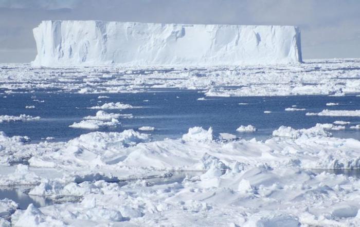 La lastra di ghiaccio antartica Iceberg