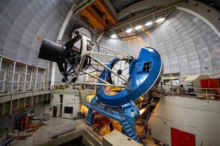 Strumento Spettroscopico per l'Energia Oscura Installato sul Telescopio da 4 Metri Nicholas U. Mayall