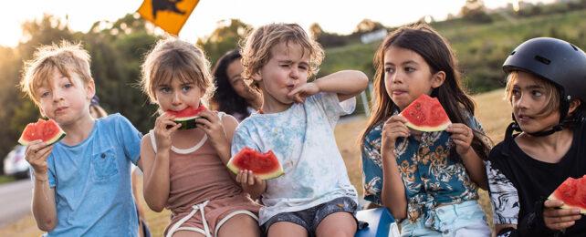 Le persone nella tua vita stanno condividendo i loro microbi intestinali con te