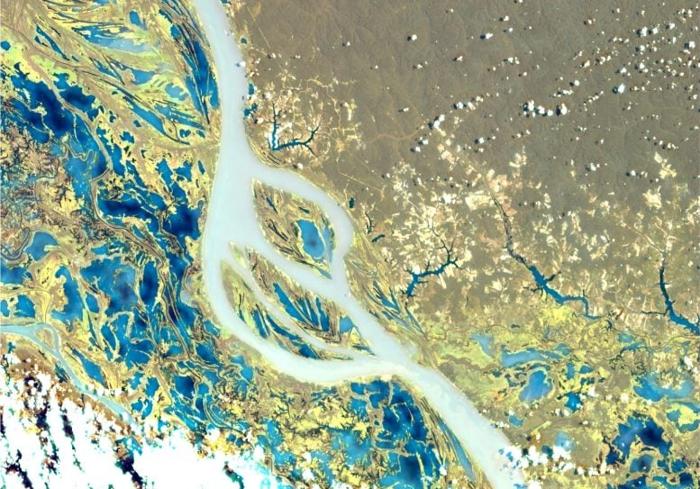 Immagine Iperspettrale del Fiume Amazzonico della NASA EMIT