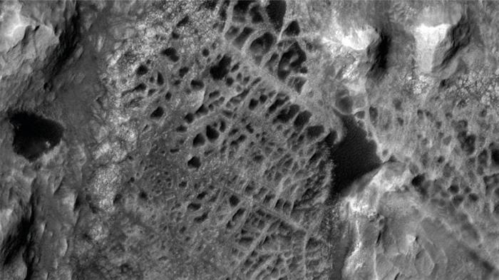 NASA Mars Reconnaissance Orbiter Boxwork Formation