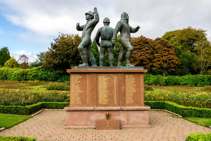 Un memoriale al disastro del Piper Alpha ad Aberdeen, Scozia.