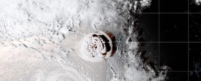 vista satellitare dell'eruzione vulcanica