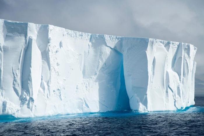 Antarctic-Iceberg-Detail-777x518-1.jpg