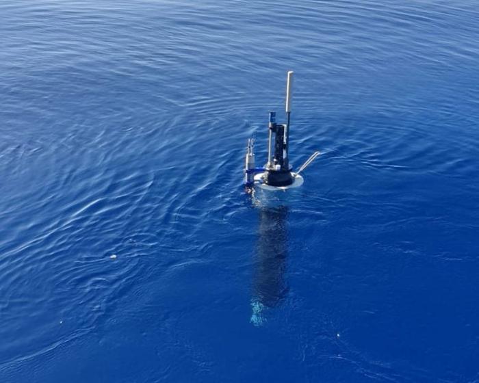 Autonomous-Profiling-Float-Deployed-in-the-Ocean-777x622-1-1.jpg