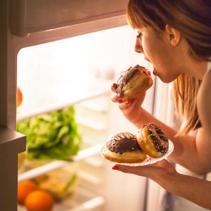 Mangiare Ciambelle Spuntino a Mezzanotte