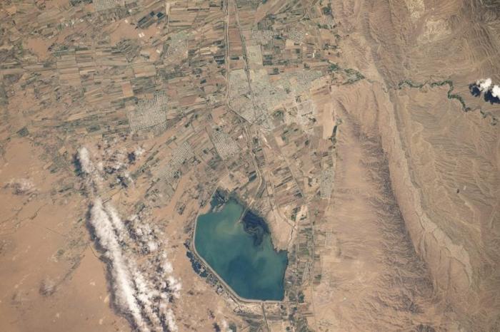 Stagno per la pesca di Gökdepe Köli in Turkmenistan dalla Stazione Spaziale