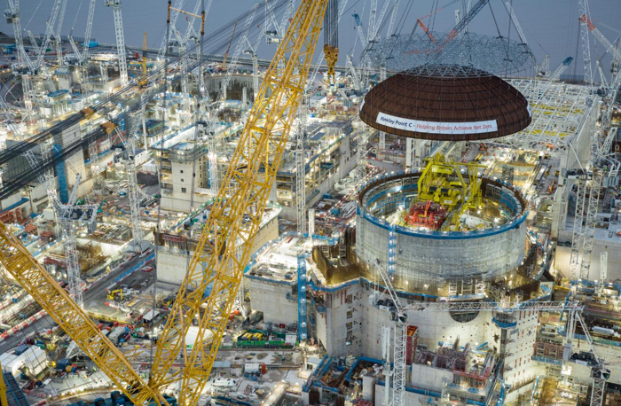 Una gru chiamata Big Carl durante la costruzione della centrale nucleare di Hinkley Point C 