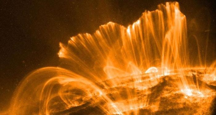 Plasma-Loops-Above-Sunspots-777x416-1-1.jpg