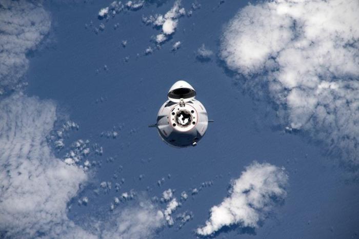 SpaceX-Dragon-Cargo-Craft-Approaches-Space-Station-November-2022-777x518-1-1.jpg