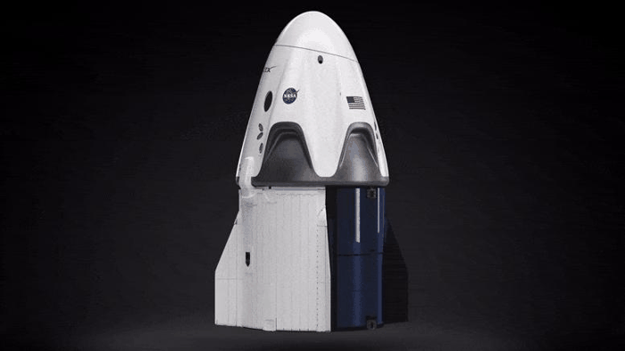 Astronave SpaceX Dragon in rotazione