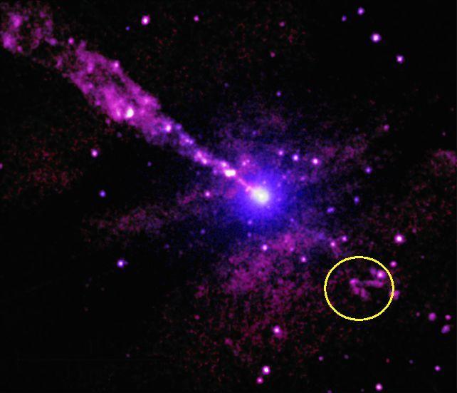 La Galassia Strana Centaurus A Ha Soffiato Qualcosa di Misterioso con il Suo Buco Nero Supermassiccio