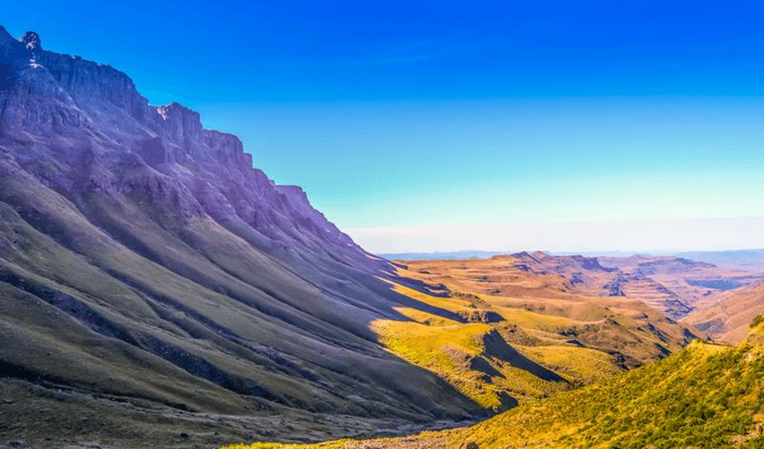 Sani Pass è un valico di montagna situato al confine tra il Sudafrica e il Lesotho.