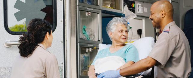 paramedics_with_elderly_person-642x260-1-1.jpg