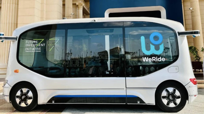 Il Robobus della Cina inizia il primo servizio navetta senza conducente in Europa all'aeroporto di Zurigo