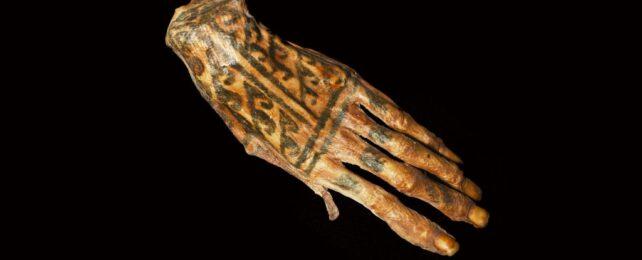 Tatuaggi mozzafiato rivelati sulle mummie peruviane di 1.200 anni fa