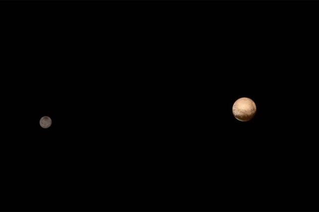 Pluto E La Sua Luna Charon Potrebbero Essersi Uniti in un 'Bacio E Cattura'