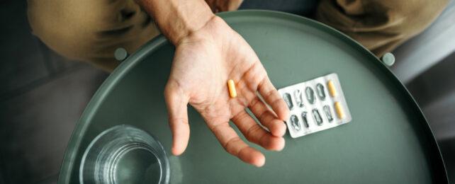 hand_holding_pill_header-642x260-1.jpg