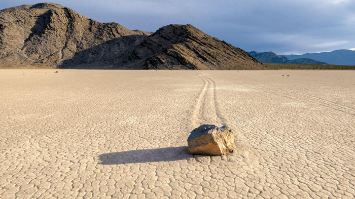 sailing-stones-m.png